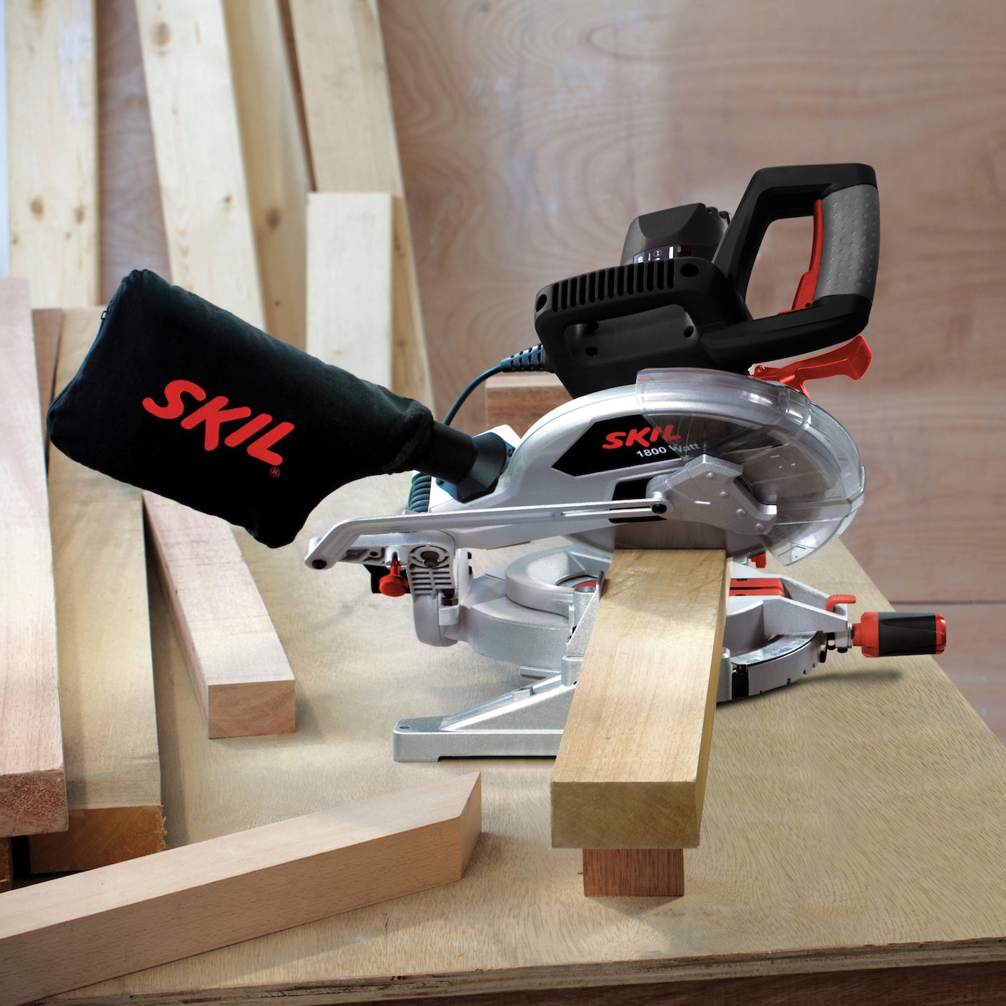 Ingleteadora Skil 3310 1800W 110V disco y accesorios