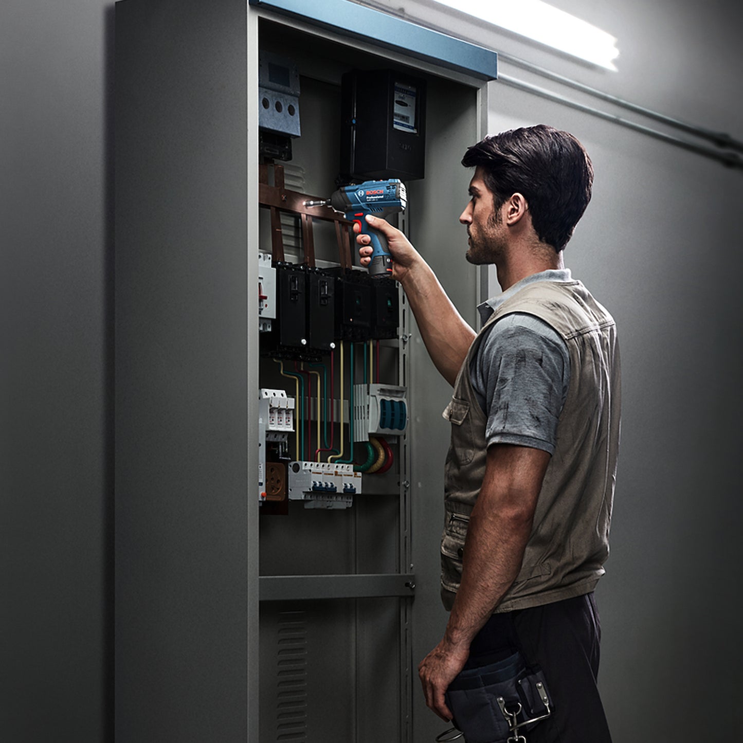 Kit Bosch atornillador + llave impacto + 2bat 2.0ah y maletín