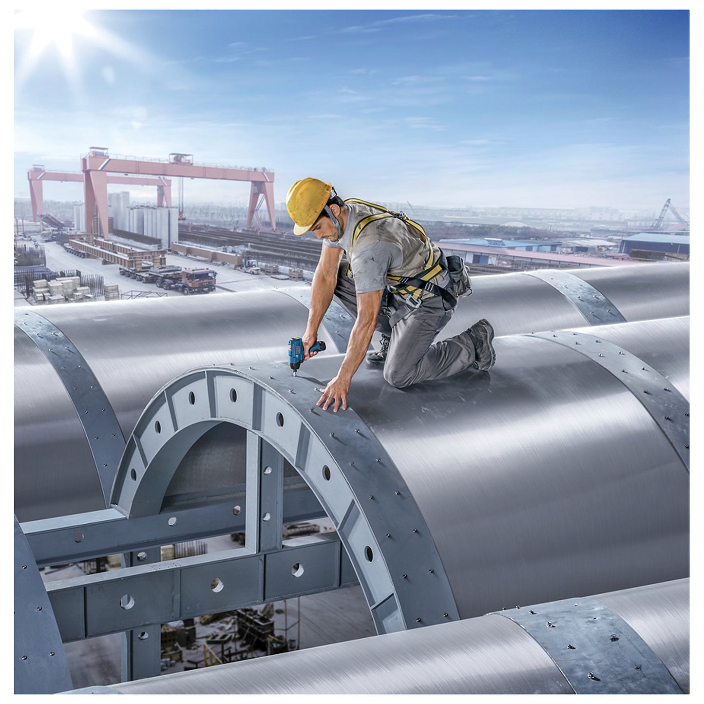 Kit Bosch atornillador + llave impacto + 2bat 2.0ah y maletín