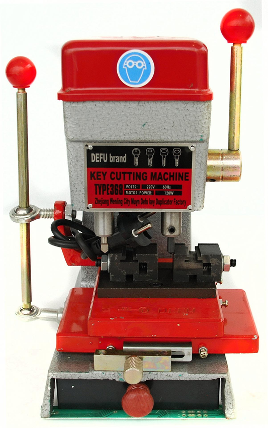 MQV002 Máquina duplicadora para llave de punto y regata 002